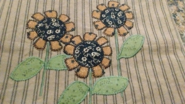 Park Designs - Sunflower Appliqued Lined Valance 60 x 14 Inches 100% Cotton - Olde Church Emporium